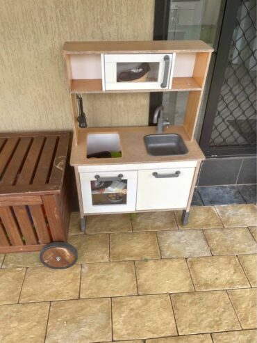 Free to take kids kitchen