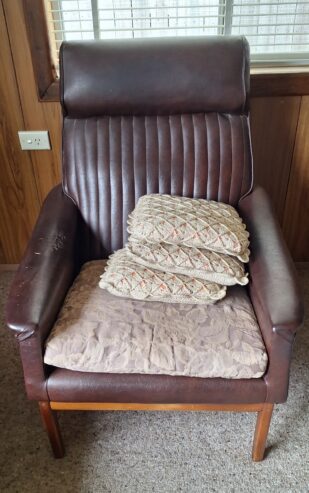 Lounge 4 seater plus single chair