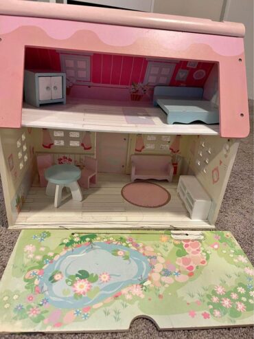 Doll house and Wooden Blocks