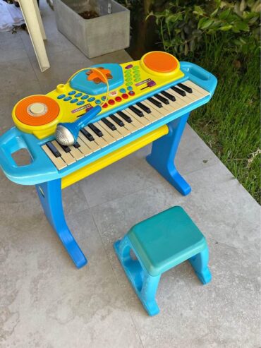 Toddler piano and chair