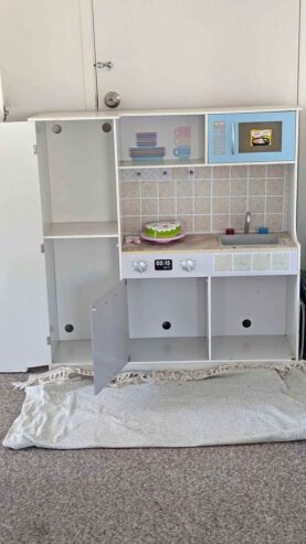 Free toy kitchen