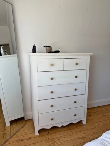 Chest of drawers