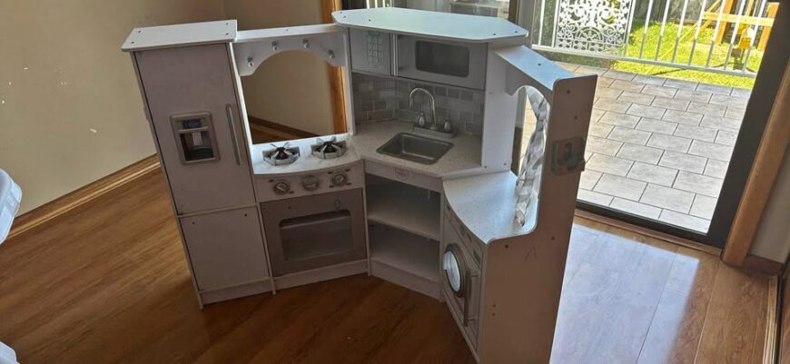 Free toy kitchen