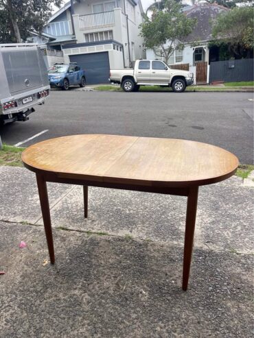 Free Wooden Extendable table