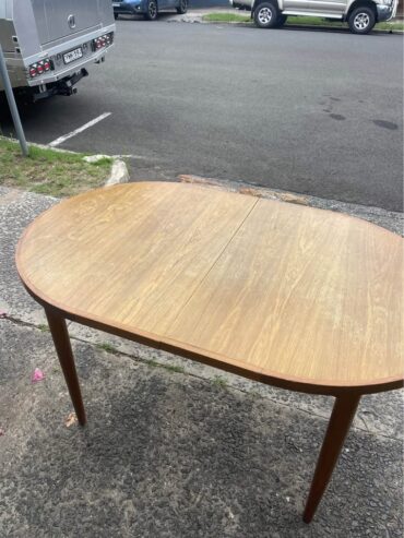 Free Wooden Extendable table