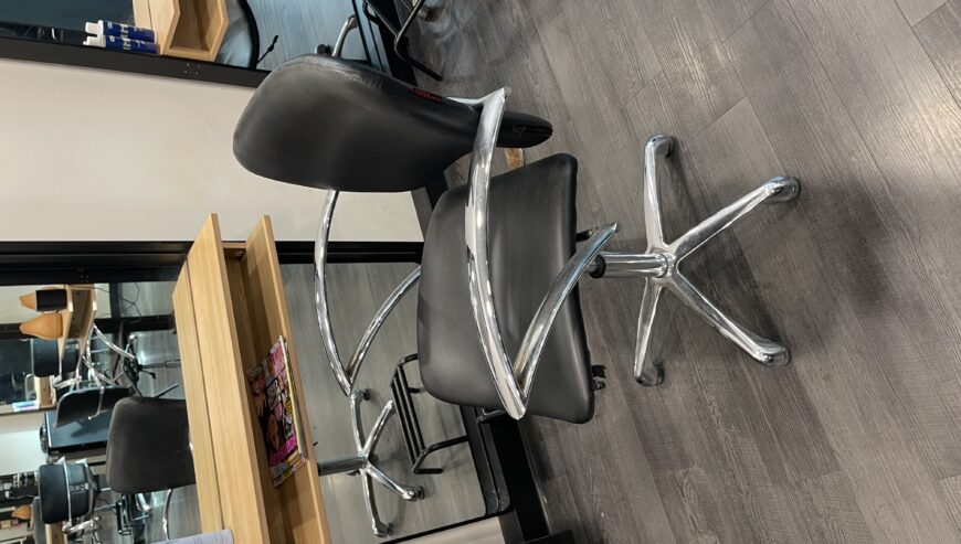 Hairdressing cutting chairs