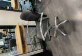 Hairdressing cutting chairs