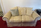2x Couches great condition very comfortable