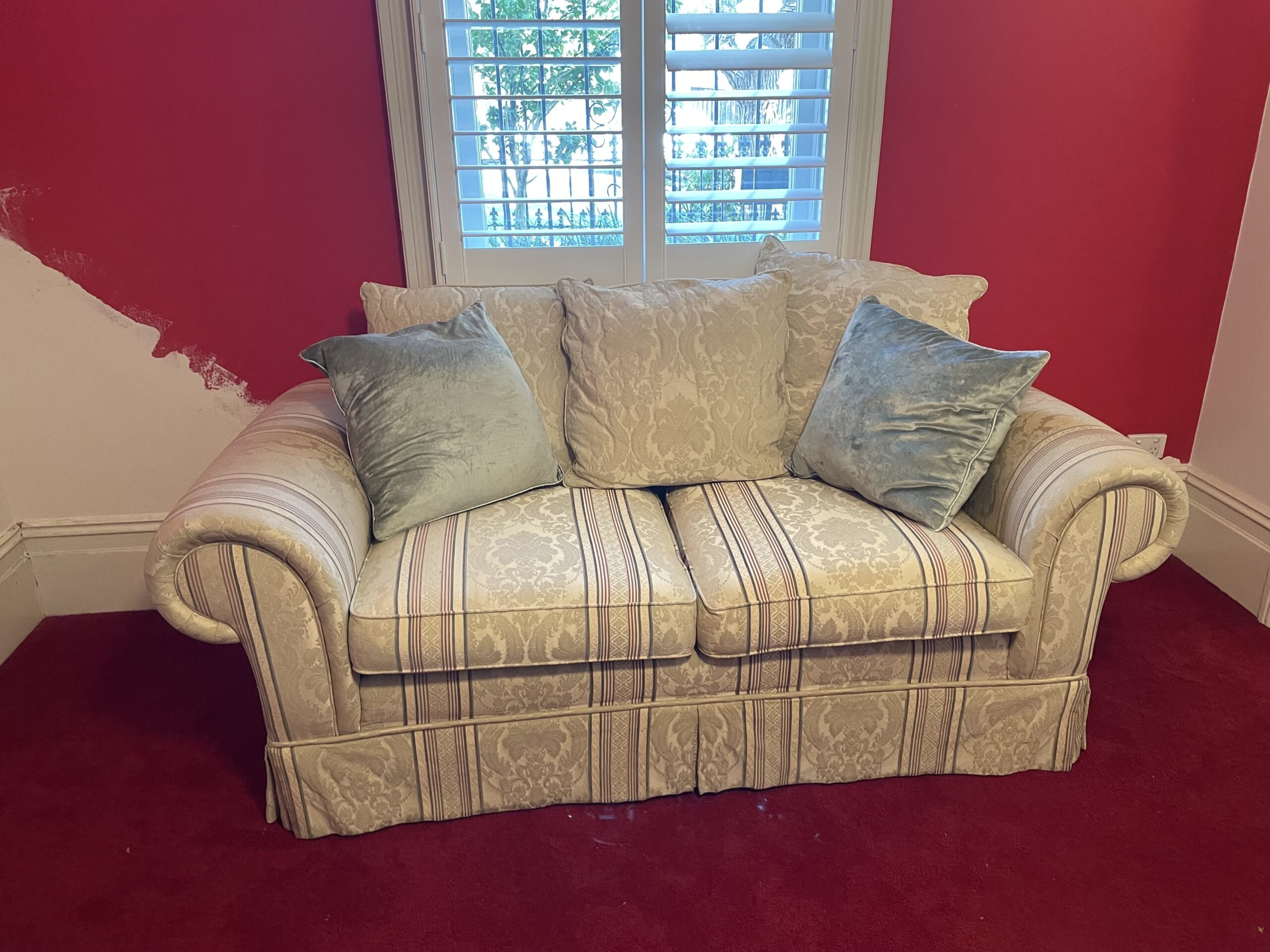 2x Couches great condition very comfortable