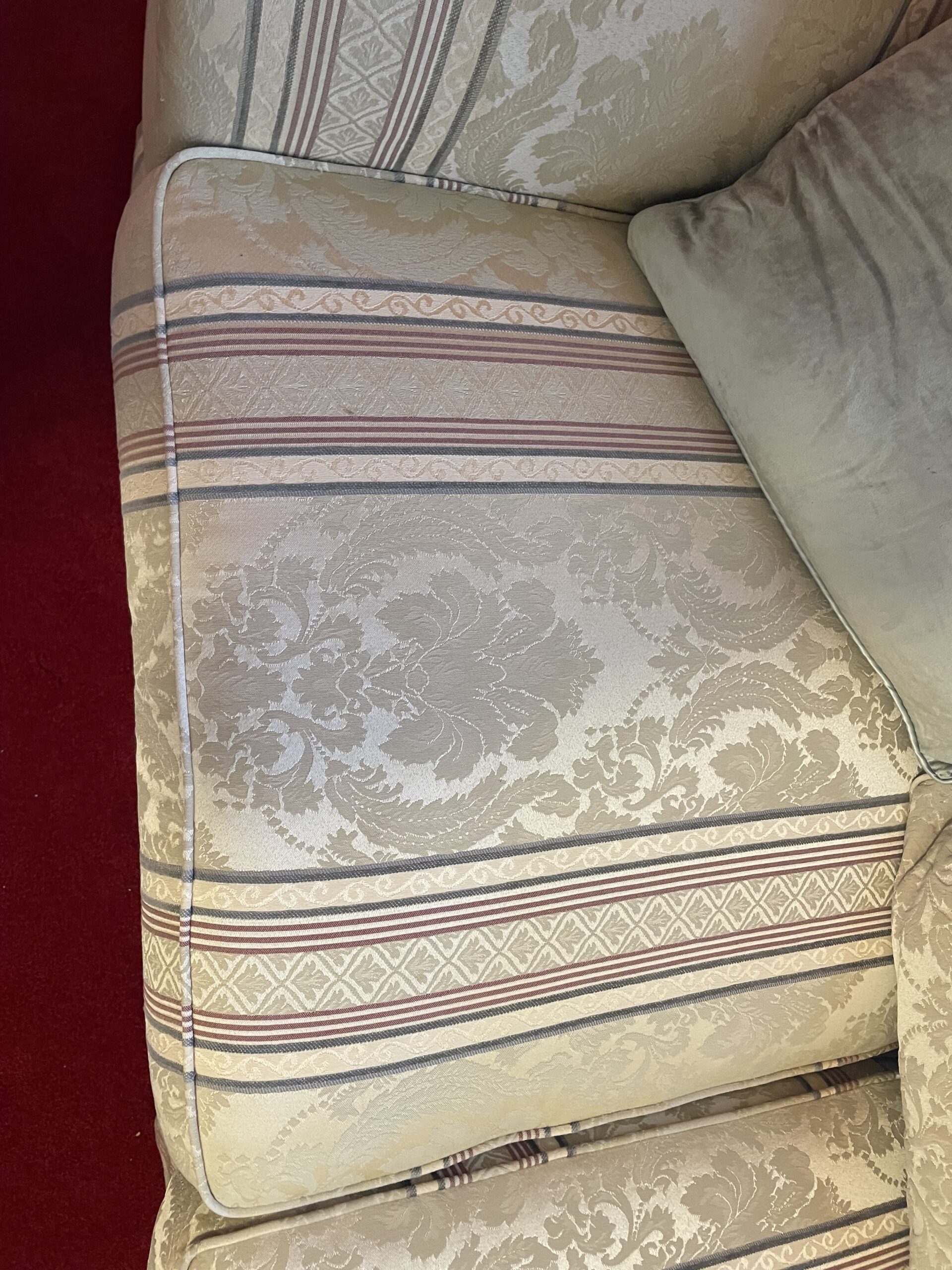 2x Couches great condition very comfortable