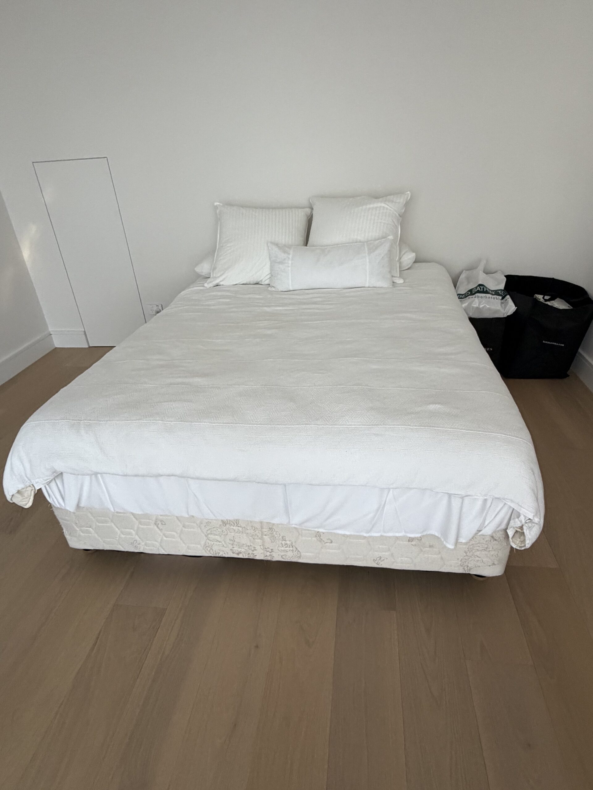 Queen bed base and mattress