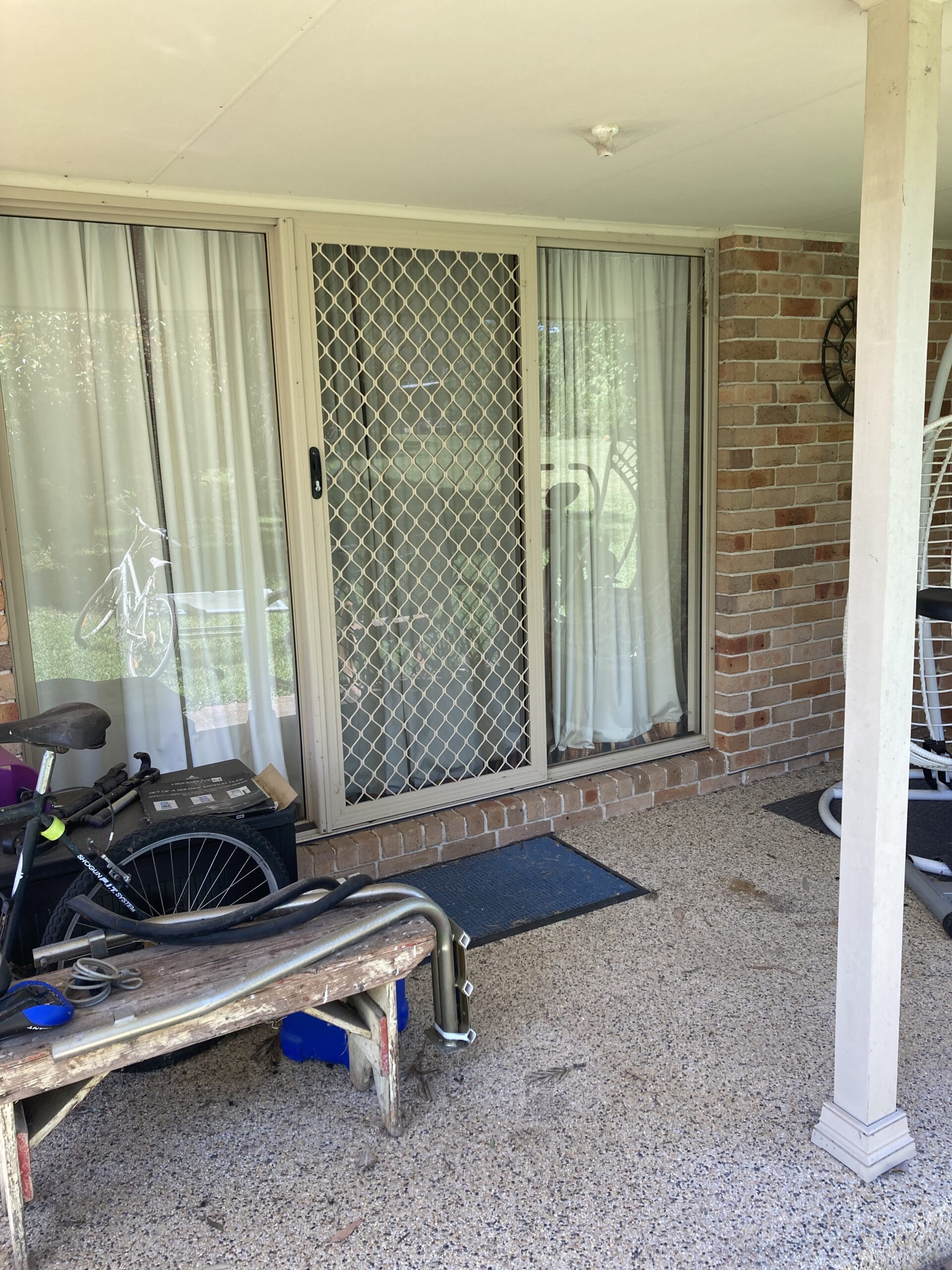 2 aluminium sliding doors
